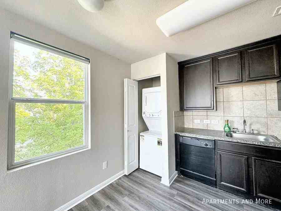 315 Rachel St #C - Photo 5 of 8
