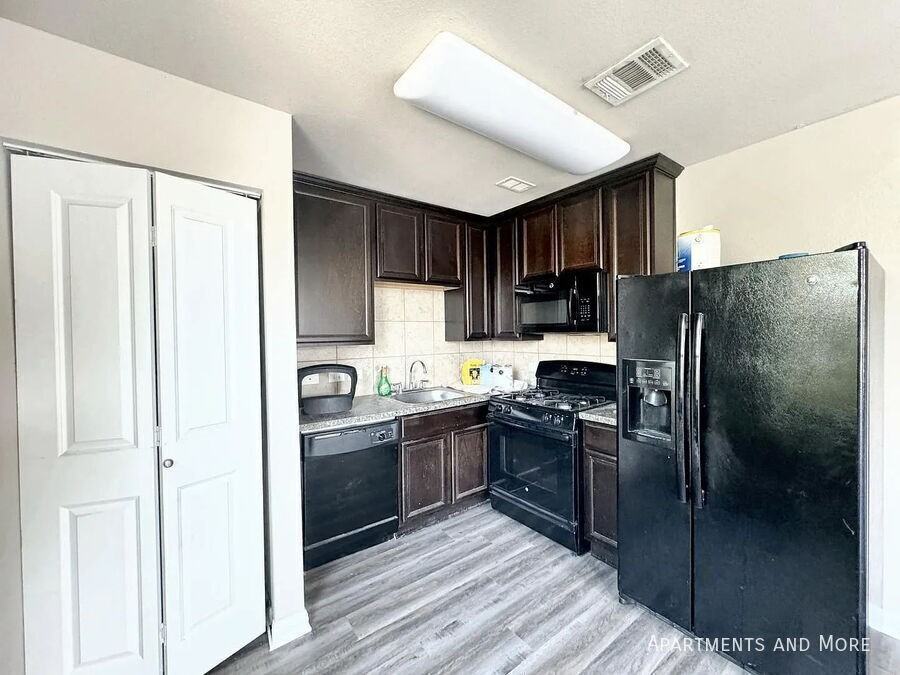315 Rachel St #C - Photo 6 of 8