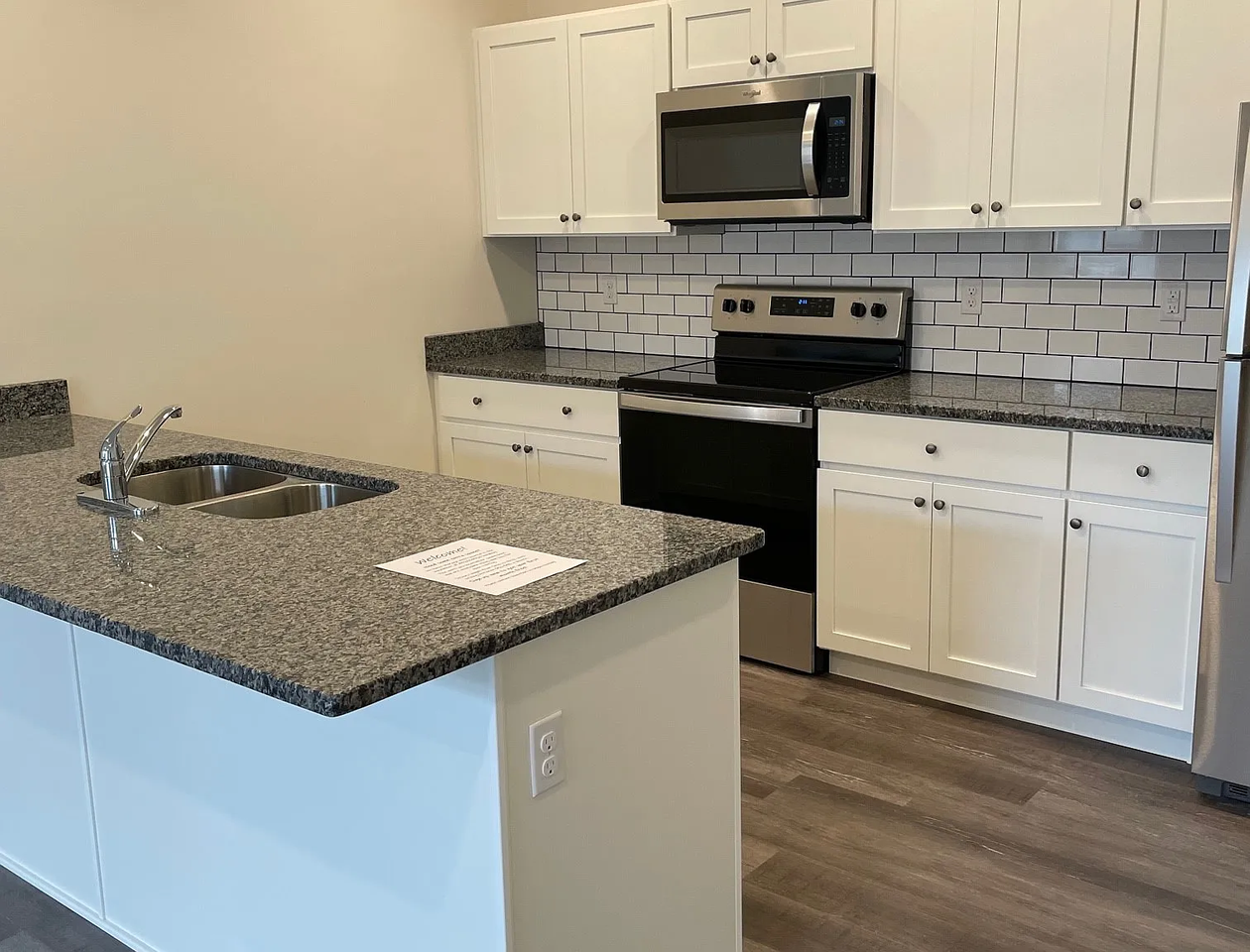 4616 Commerce St - Photo 2 of 5