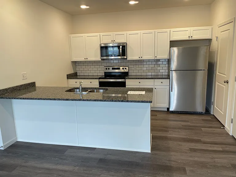 4616 Commerce St - Photo 3 of 5