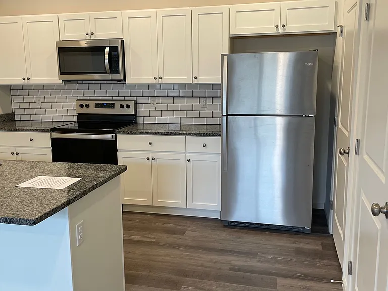 4616 Commerce St - Photo 4 of 5