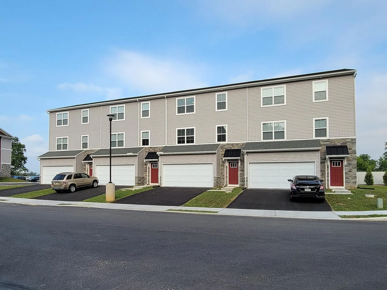 4616 Commerce St - Photo 5 of 5