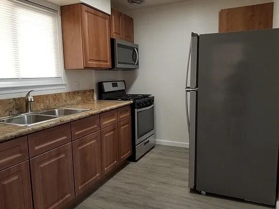 4502 69th St - Photo 3 of 11