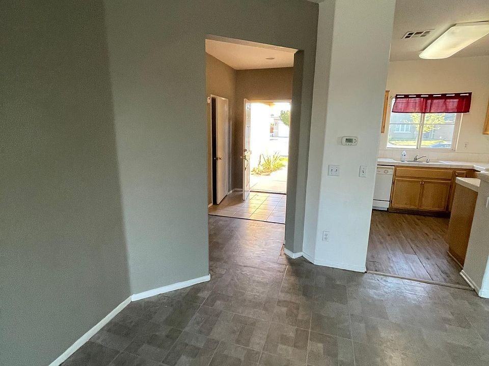 10560 Inyo Ct - Photo 7 of 11