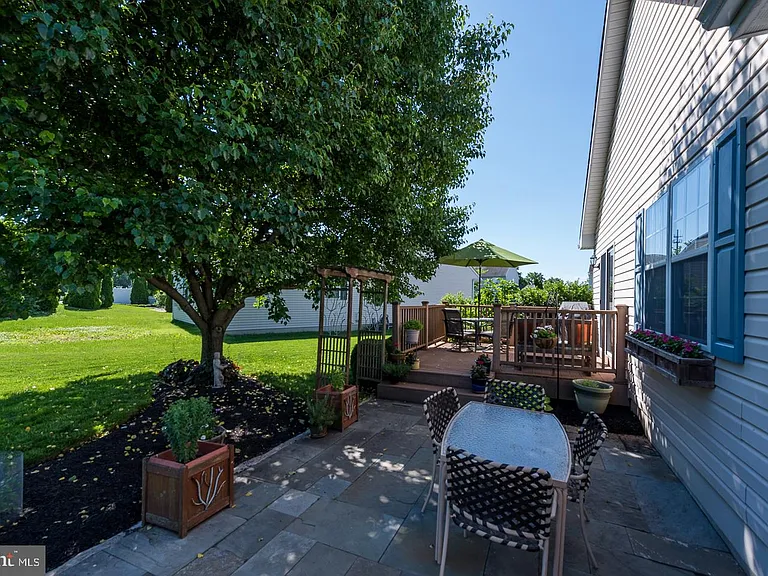 19 Patriot Ct - Photo 2 of 13