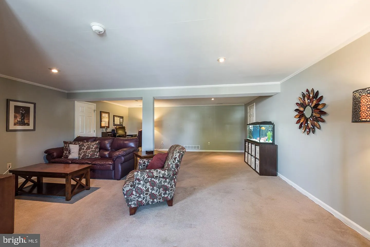19 Patriot Ct - Photo 3 of 13