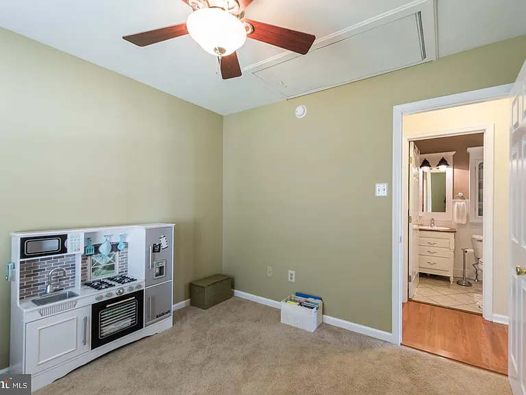 19 Patriot Ct - Photo 4 of 13