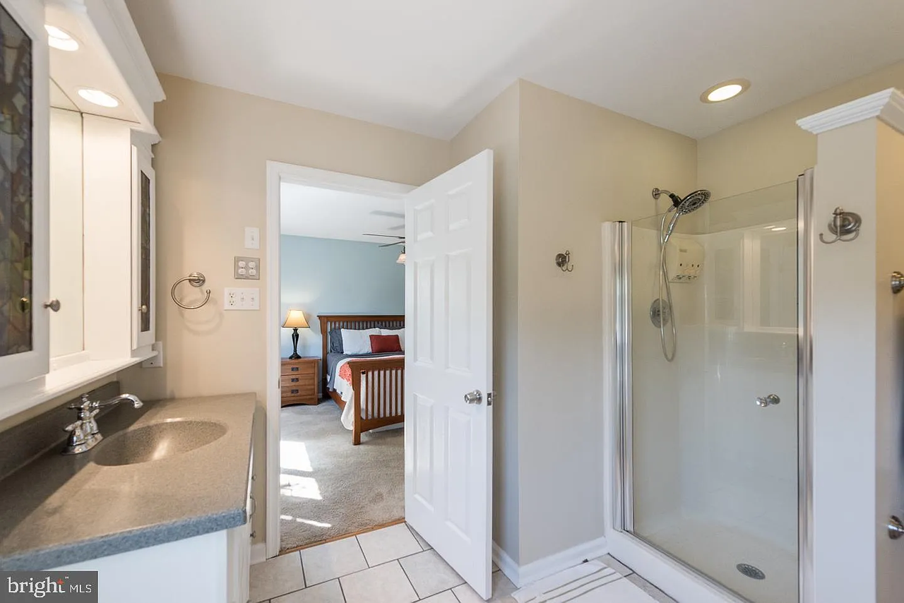 19 Patriot Ct - Photo 5 of 13