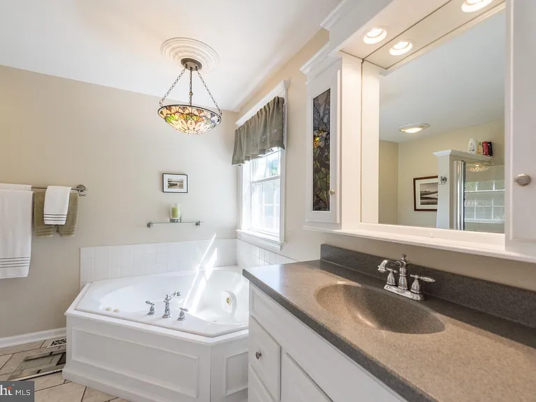 19 Patriot Ct - Photo 6 of 13