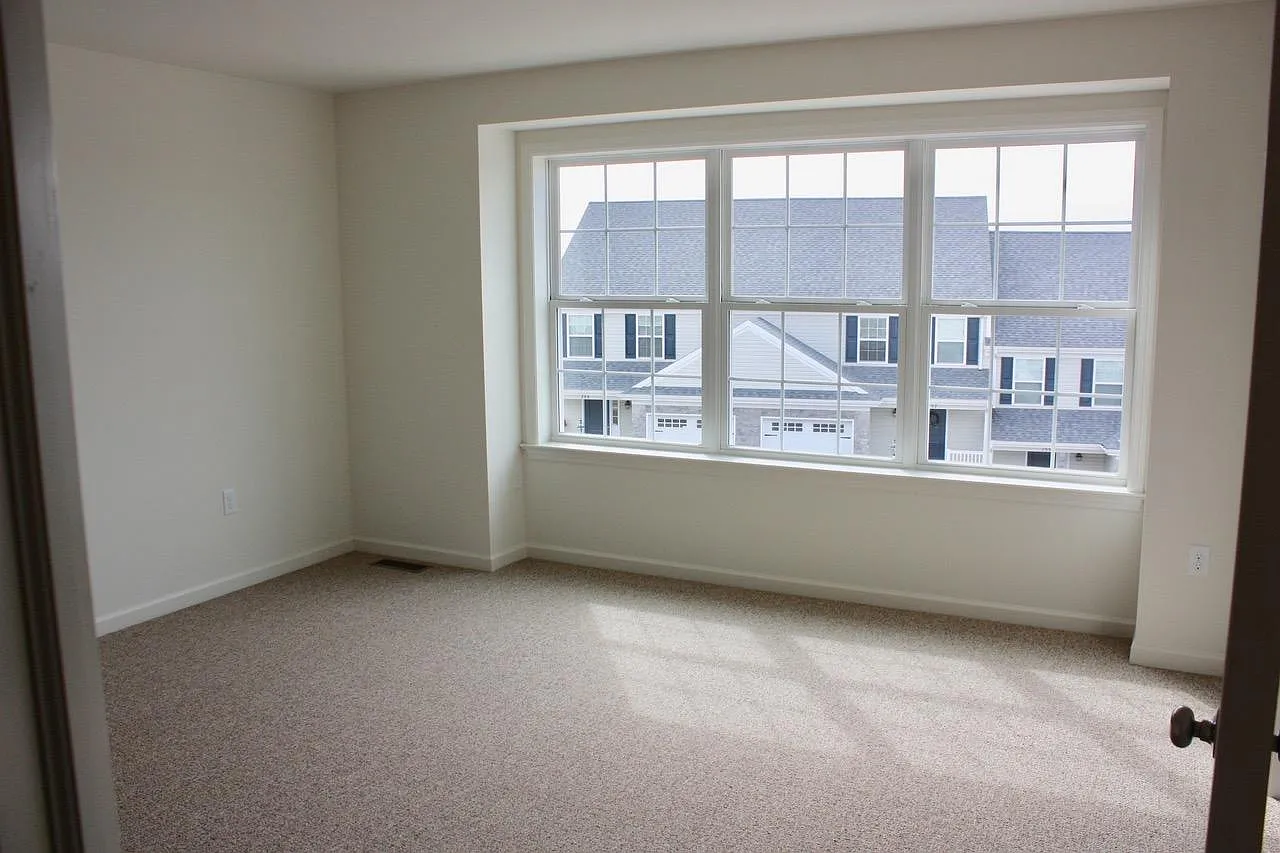760 Oak Leaf Ln - Photo 2 of 7