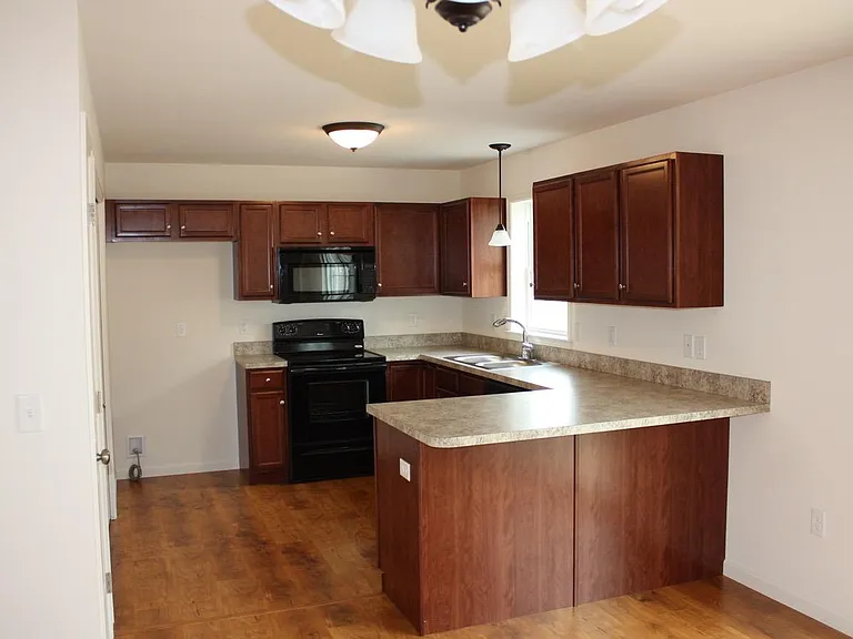760 Oak Leaf Ln - Photo 3 of 7