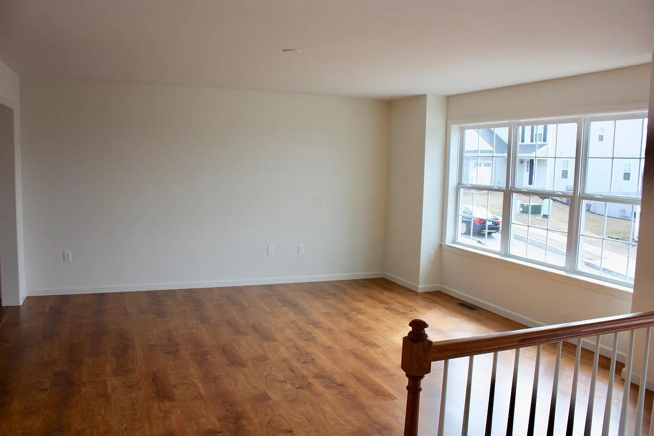 760 Oak Leaf Ln - Photo 4 of 7