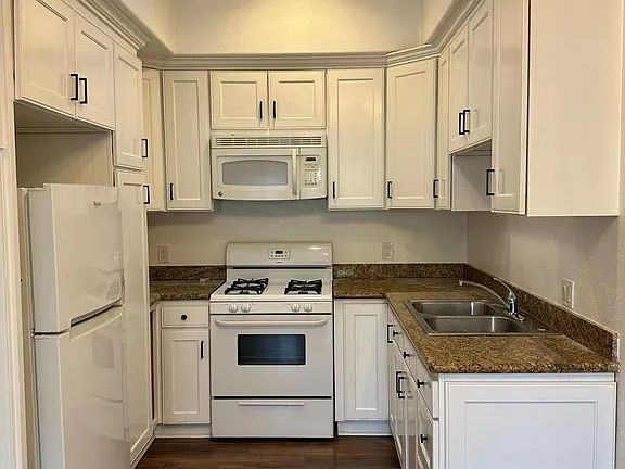 4670 York Blvd - Photo 2 of 11