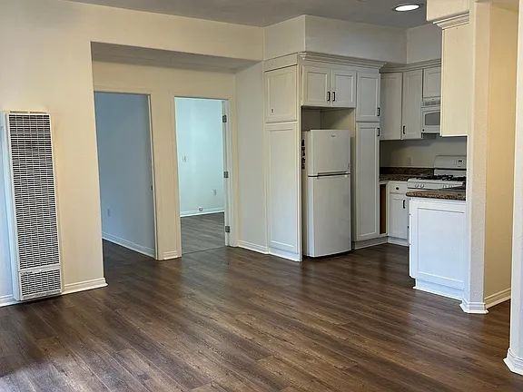 4670 York Blvd - Photo 3 of 11