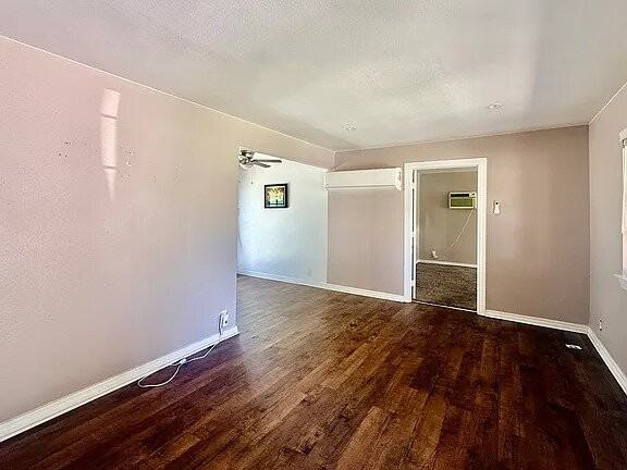 1127 W Norberry St - Photo 3 of 12