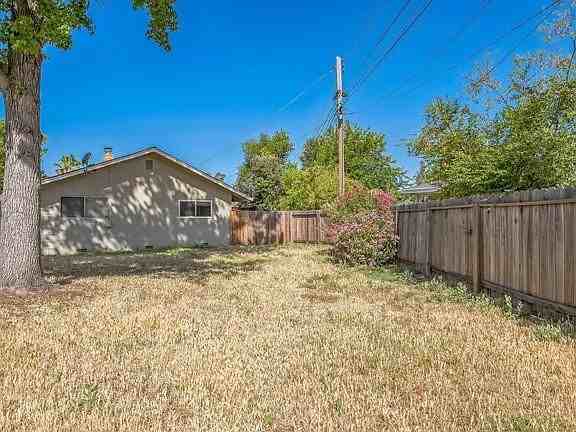 1322 Topaz Way - Photo 3 of 11