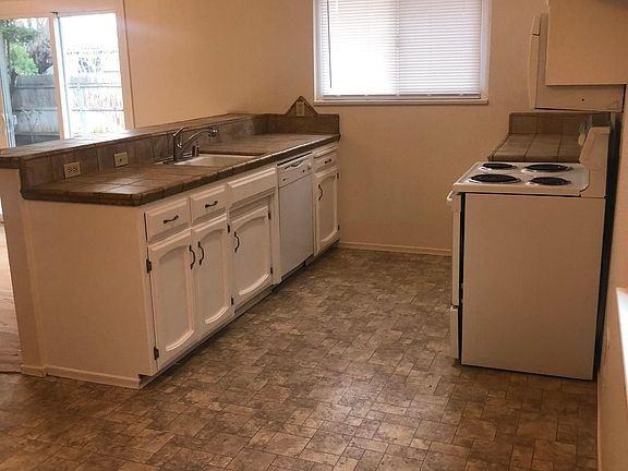 2644 7th Ave - Photo 6 of 11