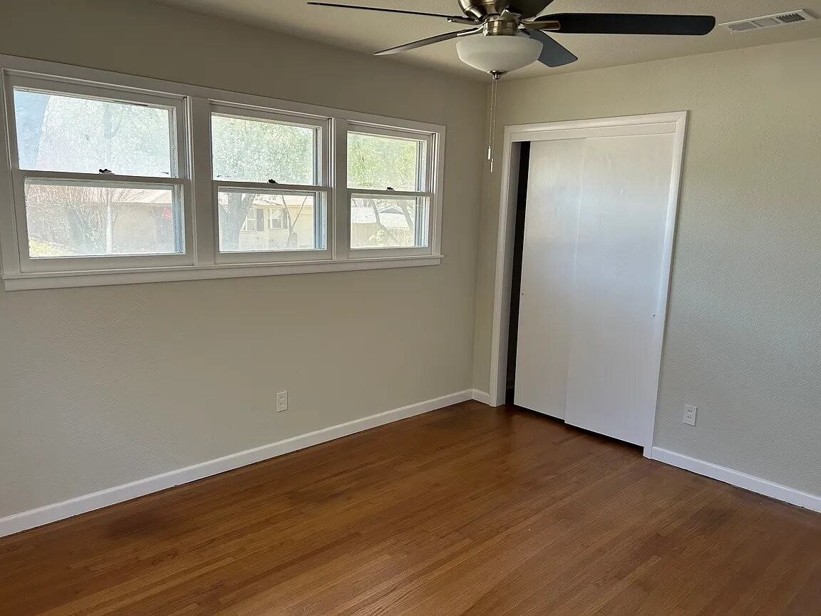 3404 Martin Lydon Ave - Photo 3 of 15