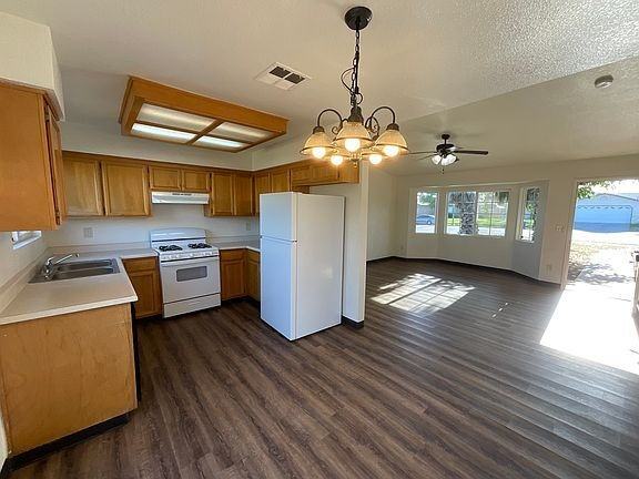 1388 Barcelona Way - Photo 5 of 15