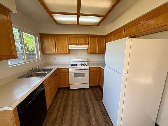 1388 Barcelona Way - Photo 6 of 15