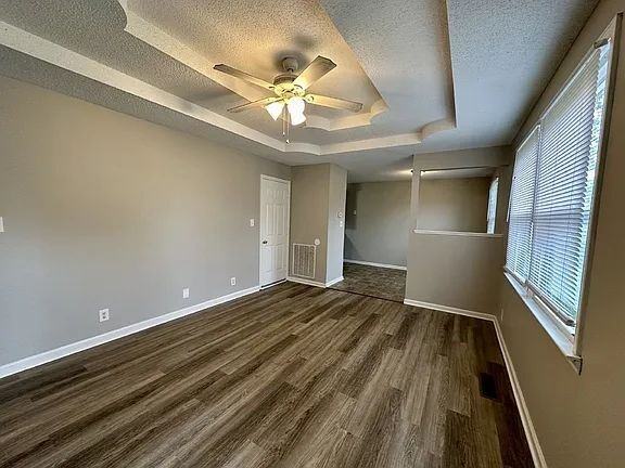913 Poppy Dr - Photo 2 of 10