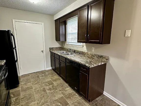 913 Poppy Dr - Photo 3 of 10
