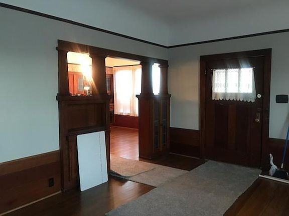 528 Main St - Photo 2 of 11
