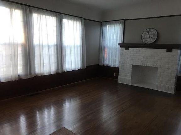 528 Main St - Photo 3 of 11