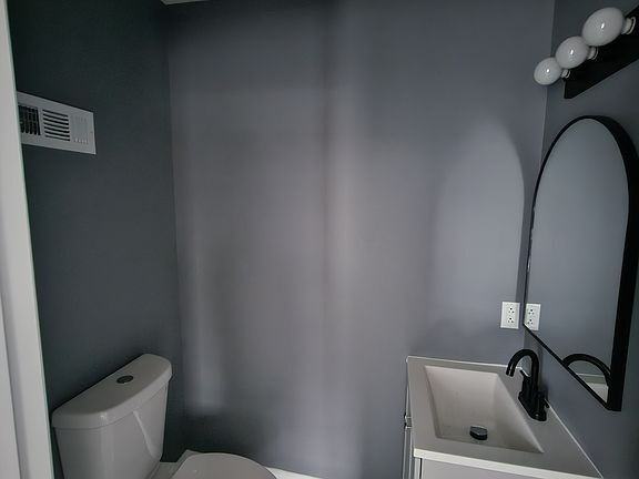 50 Old Lancaster Rd - Photo 3 of 10