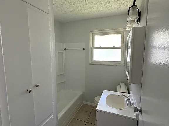 1303 Dellwood Ave - Photo 4 of 7
