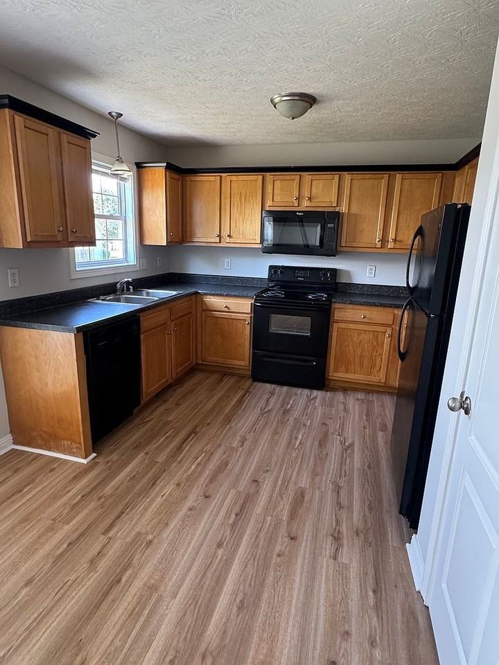 1223 Sternwheel Ct - Photo 2 of 9