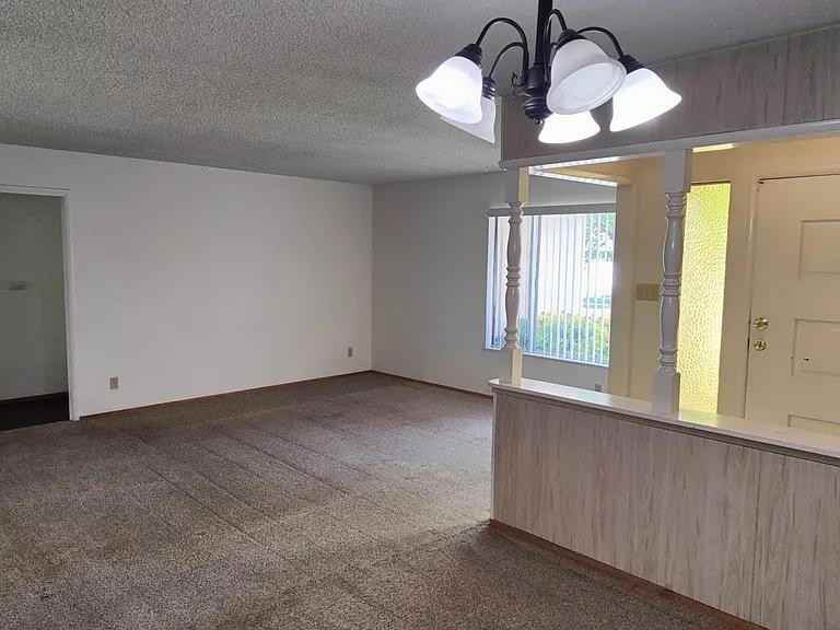 6345 N Spalding Ave - Photo 2 of 21