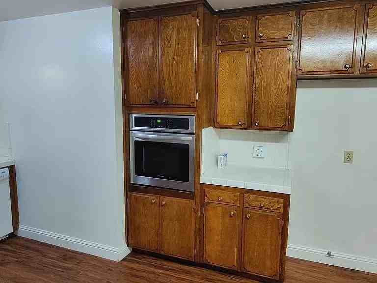 6345 N Spalding Ave - Photo 4 of 21