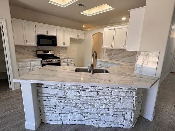 8412 Lighthouse Dr - Photo 5 of 15