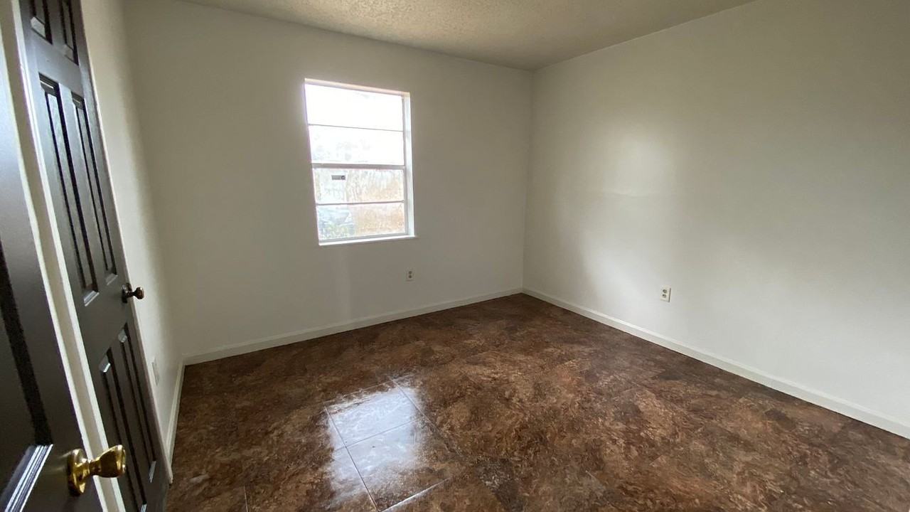 6308 E Myrtle Ave - Photo 4 of 8