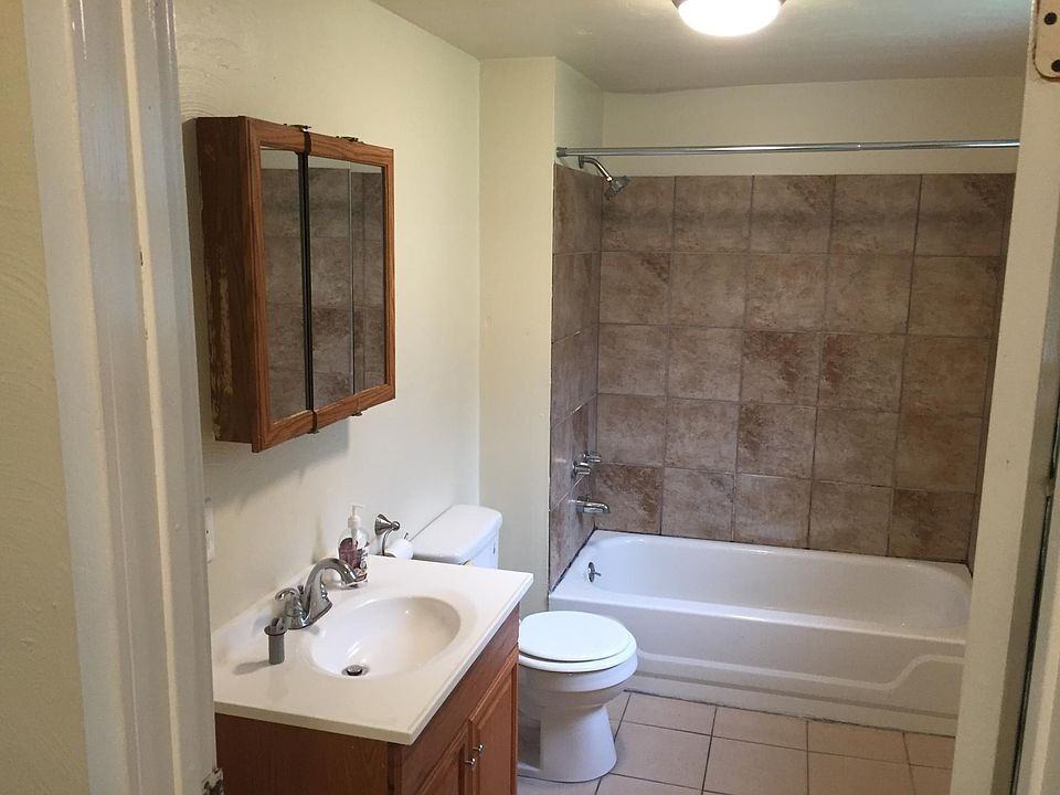 1007 Neel St - Photo 2 of 11
