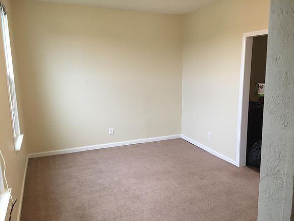 1007 Neel St - Photo 3 of 11