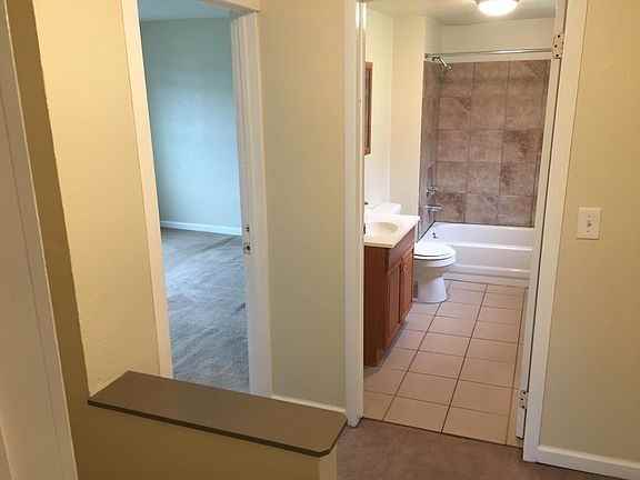 1007 Neel St - Photo 5 of 11