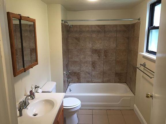 1007 Neel St - Photo 7 of 11