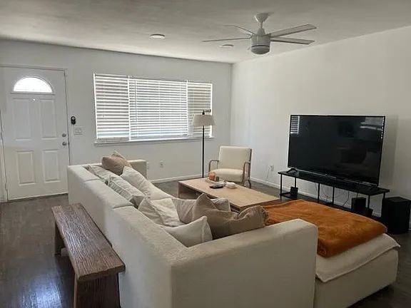 5369 Mariposa Ave - Photo 4 of 21