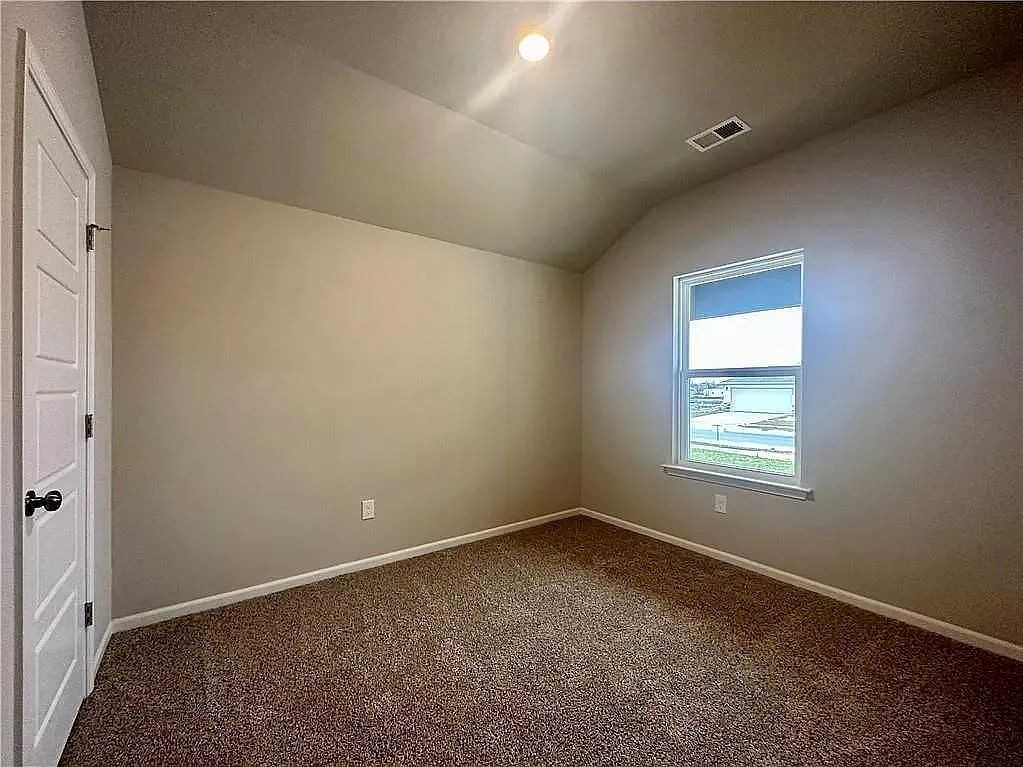 566 N Pear St - Photo 2 of 17