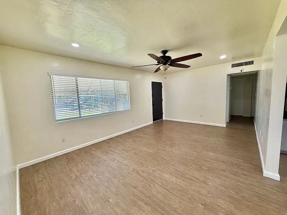 412 Washington Ave - Photo 4 of 21