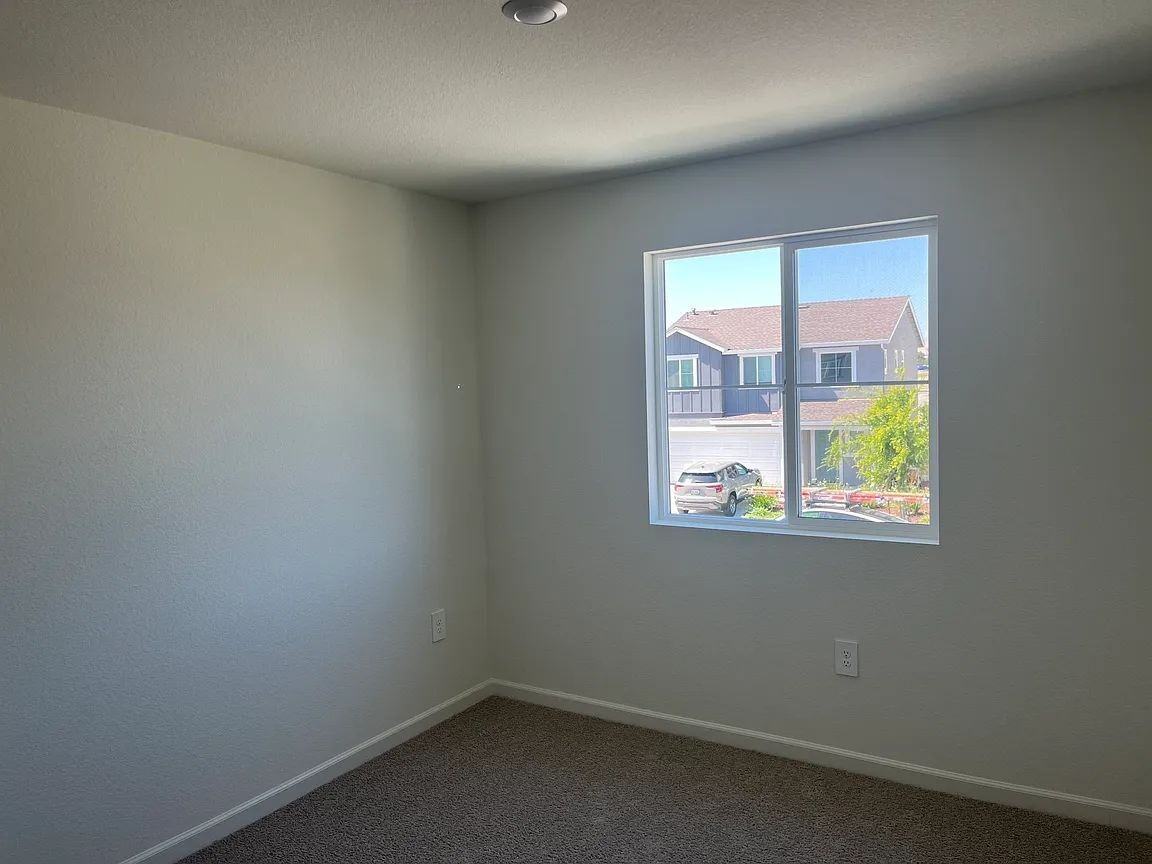 1822 Del Mar Dr - Photo 3 of 20