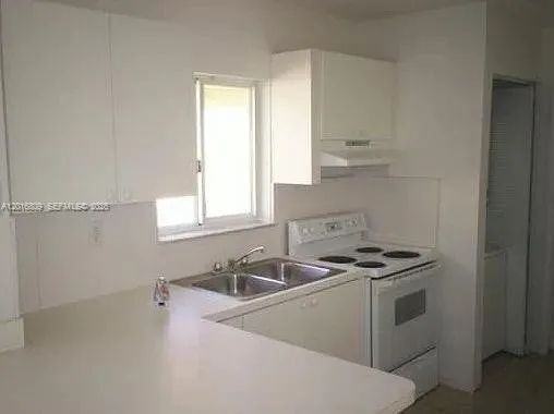 917 Sw 8th Pl - Photo 3 of 7