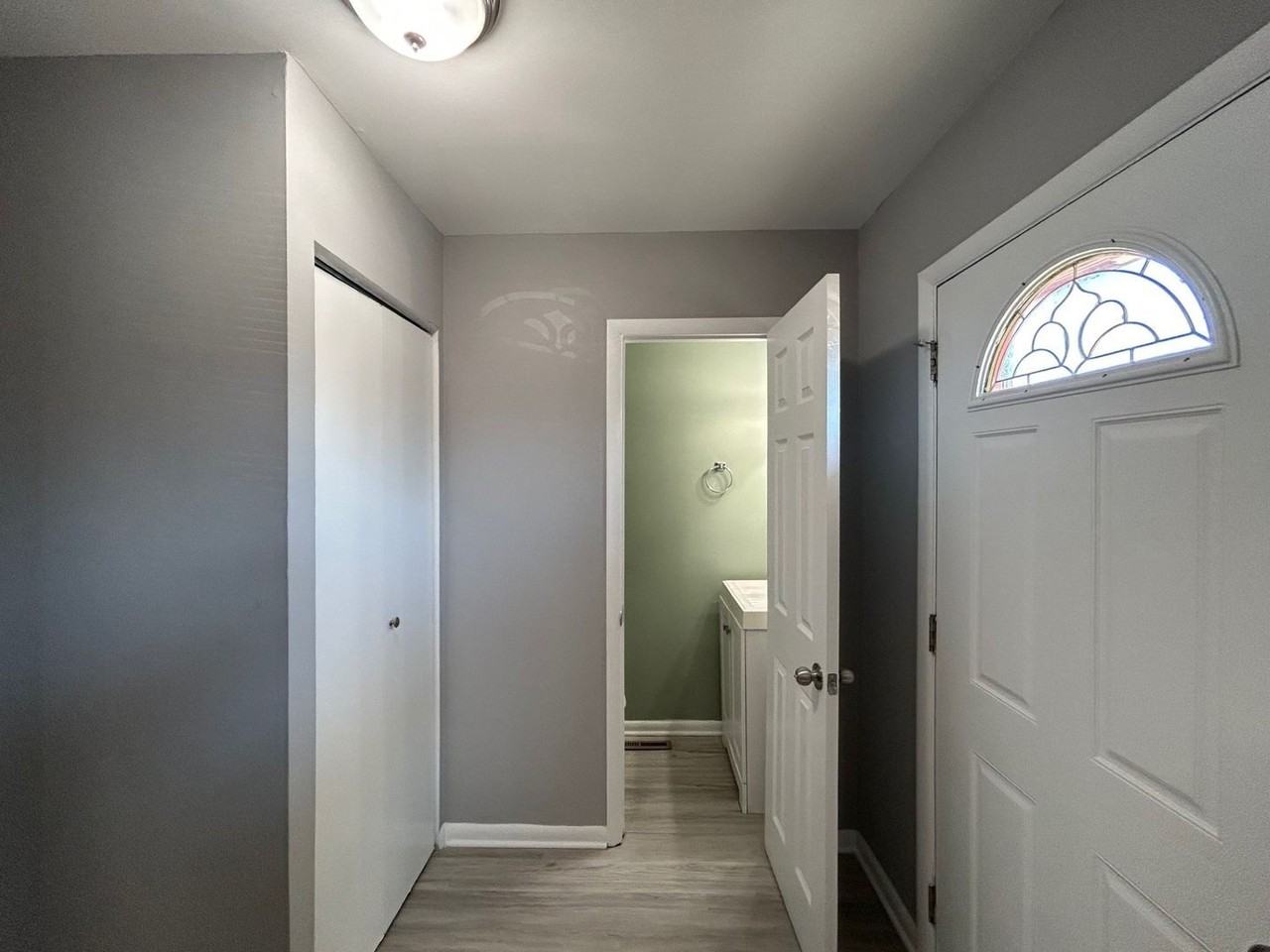 409 Berkshire Ct - Photo 3 of 13