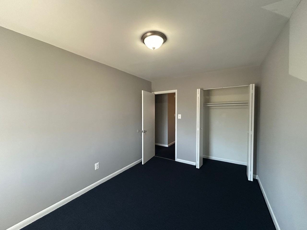 409 Berkshire Ct - Photo 4 of 13