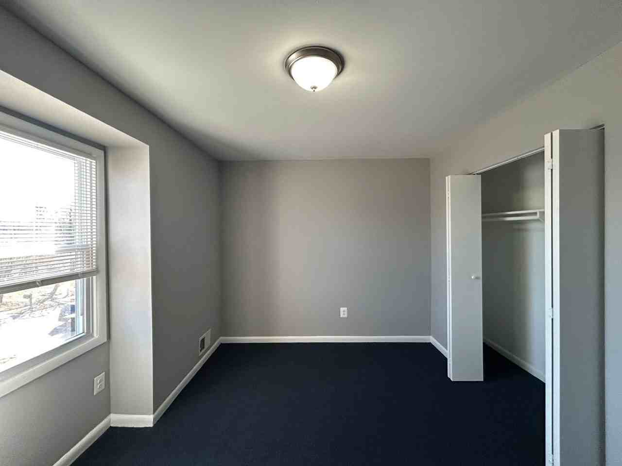 409 Berkshire Ct - Photo 5 of 13