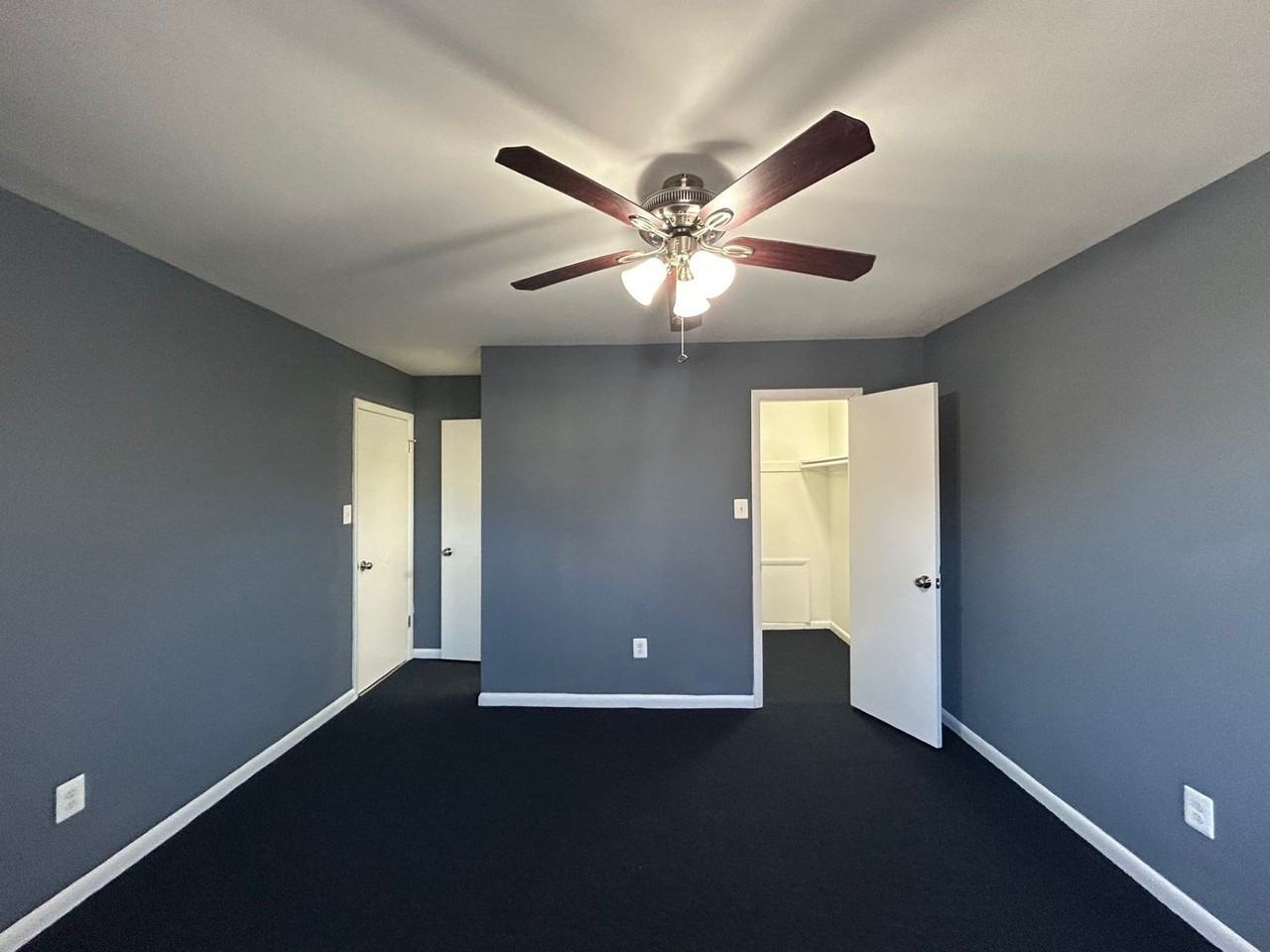 409 Berkshire Ct - Photo 7 of 13