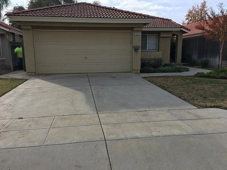 5645 W Vartikian Ave - Photo 2 of 2