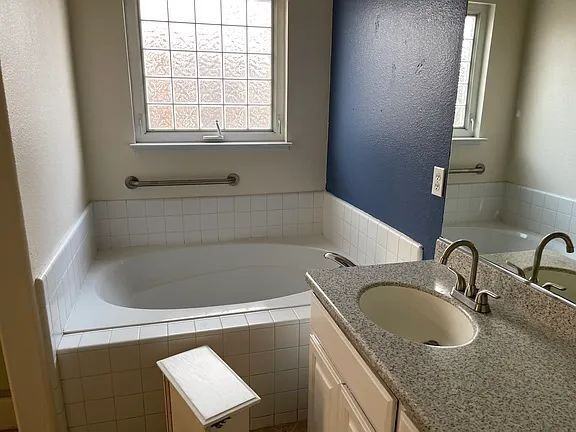 651 Glenbrook Dr - Photo 3 of 17